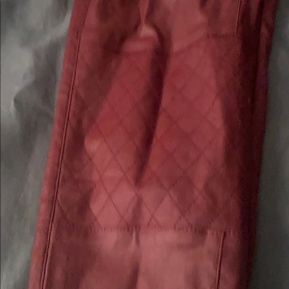 Dark red pleather leggings - Picture 2 of 4